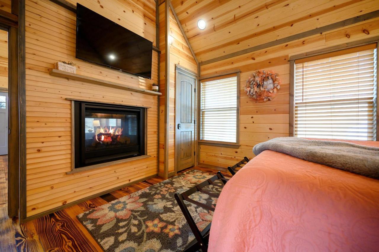 Convenient Romantic Hot Tub Bbq 3-Night Special! بروكن بو المظهر الخارجي الصورة